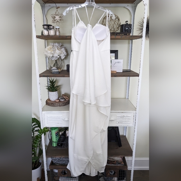 Elegant White Wedding Gown - Picture 11 of 16